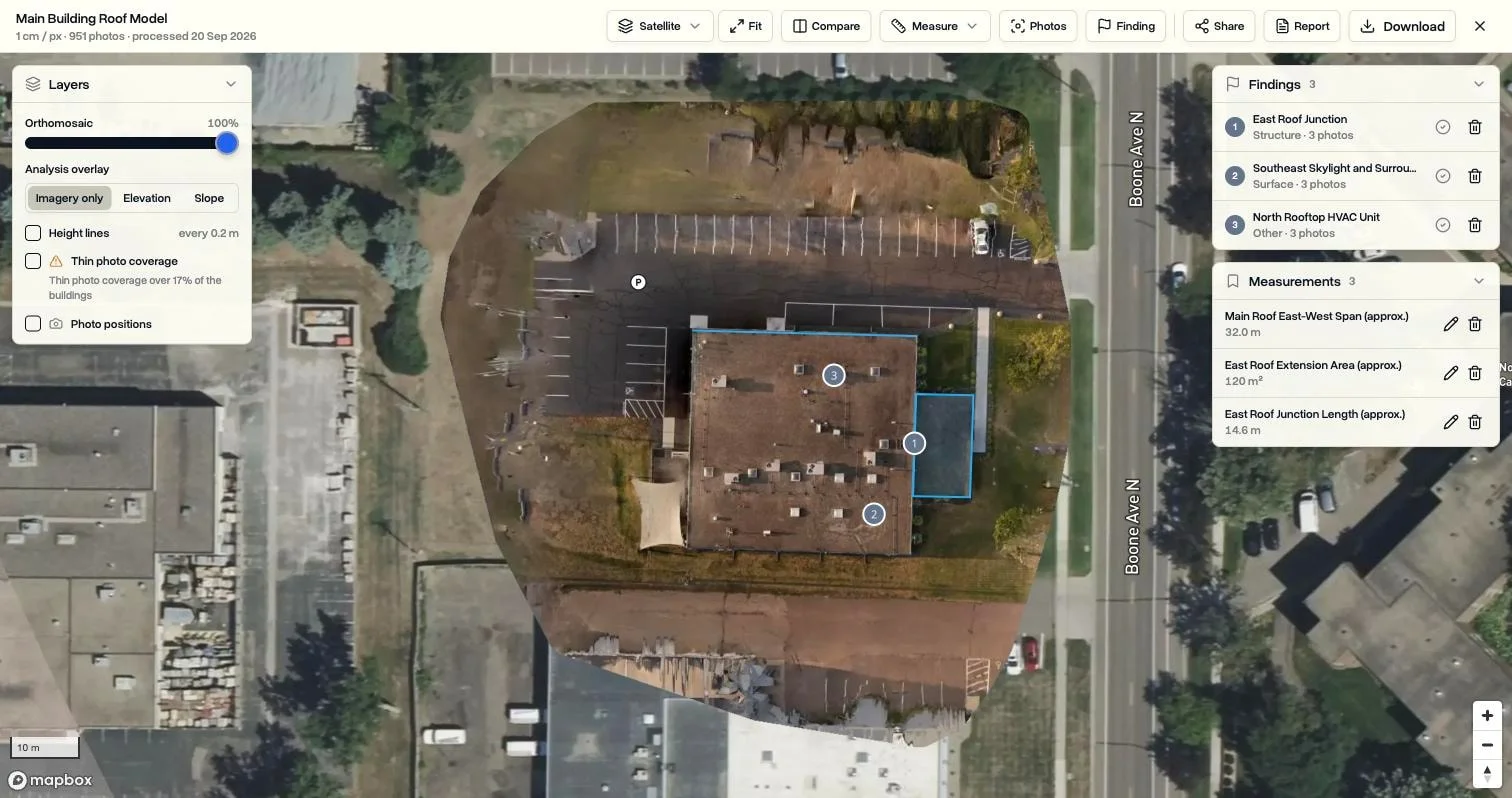 A commercial roof in DroneBundle with three findings, a saved roof span, an extension area and a roof junction measurement